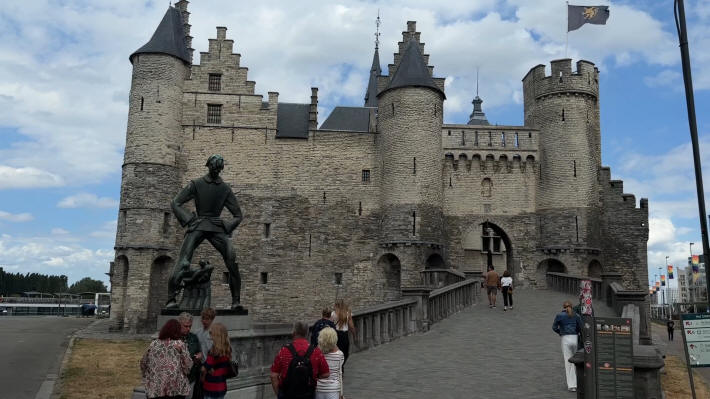 Steen Castle