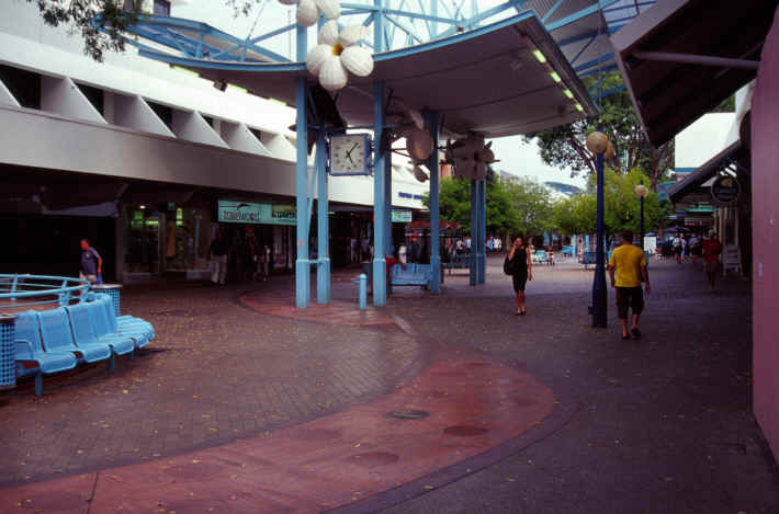 The pedestrian zone The Mall