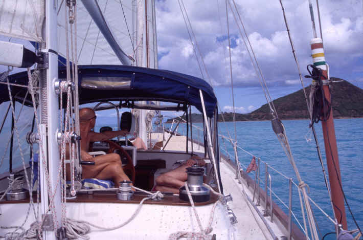 Segeln entlang Antiguas Küste
