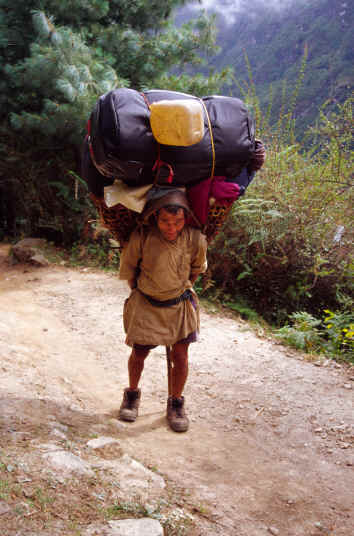 The ascent to Namche Bazar 11.352 feet