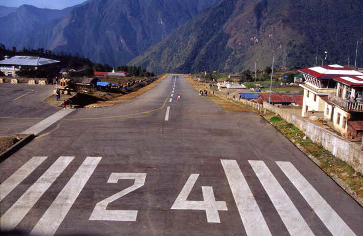 Lukla airport 9.350 feet