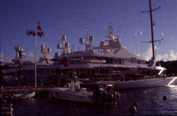 Jachten im Hafen von Gustavia