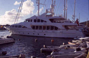 Jachten im Hafen von Gustavia