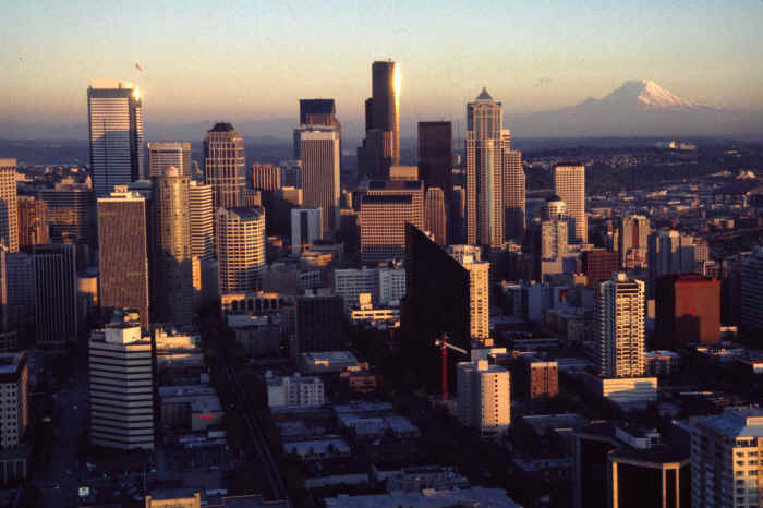 Blick von der Space Needle auf Seattle